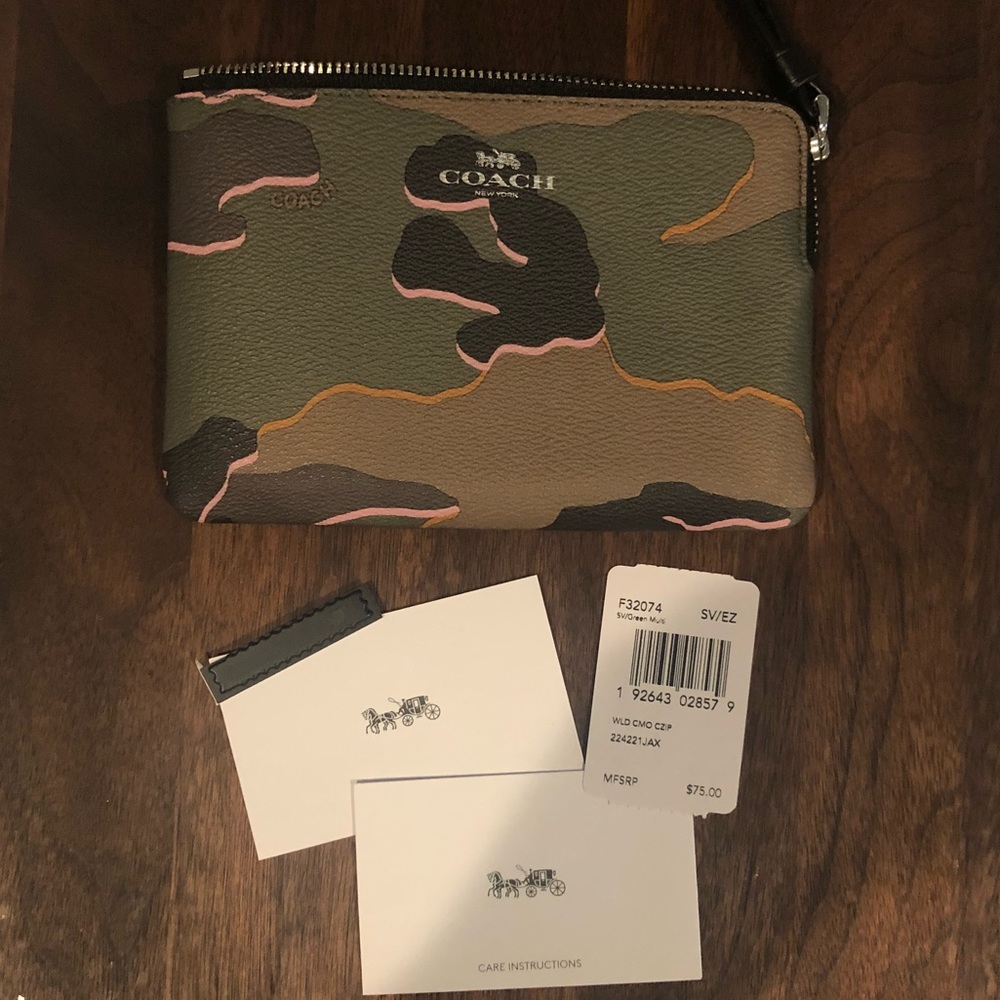 🚨1 left🚨Coach🐎Corner Zip Wristlet - Picture 2 of 5